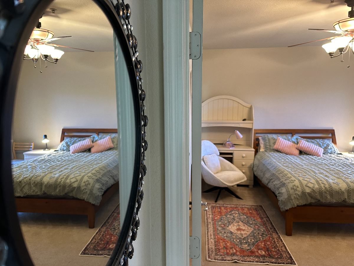 Fully Furnished Master Queen sized Bedroom with en-suite Bathroom & walk in closet