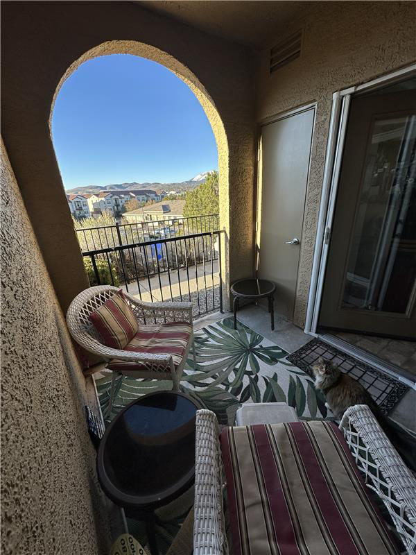 Fully Furnished Master Queen sized Bedroom with en-suite Bathroom & walk in closet - Photo 11