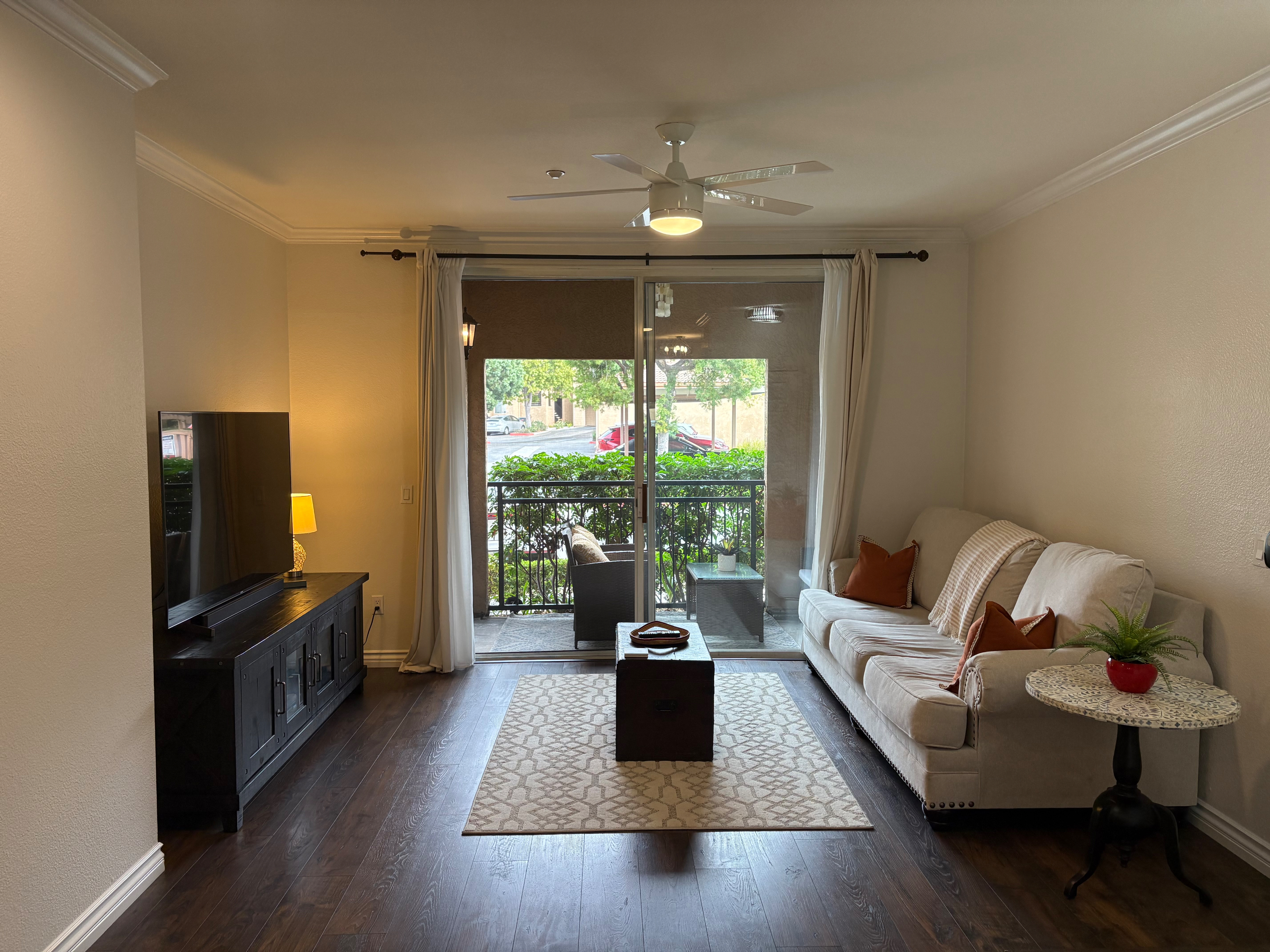 Trendy Upscale Neighborhood - Photo 3