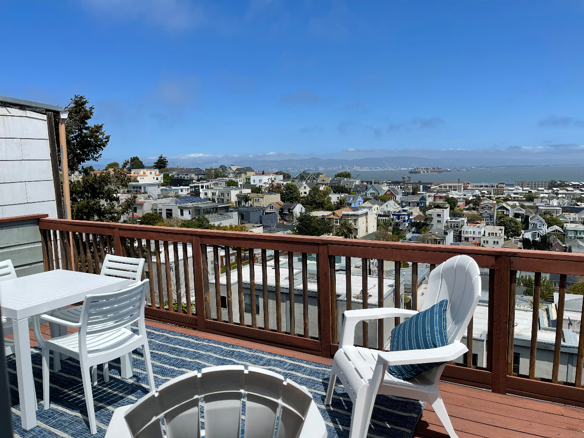Views. 2 bedroom condo, private deck w/ unobstructed Bay Views in Potrero Hill, San Francisco - Photo 2