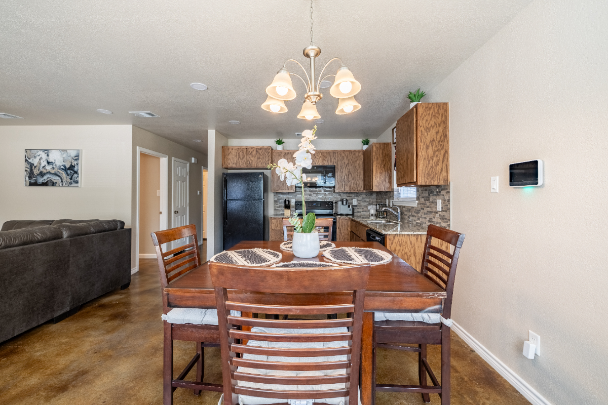 Bright and Inviting 3-Bedroom Apartment with All the Essentials and Outdoor Spaces - Photo 8