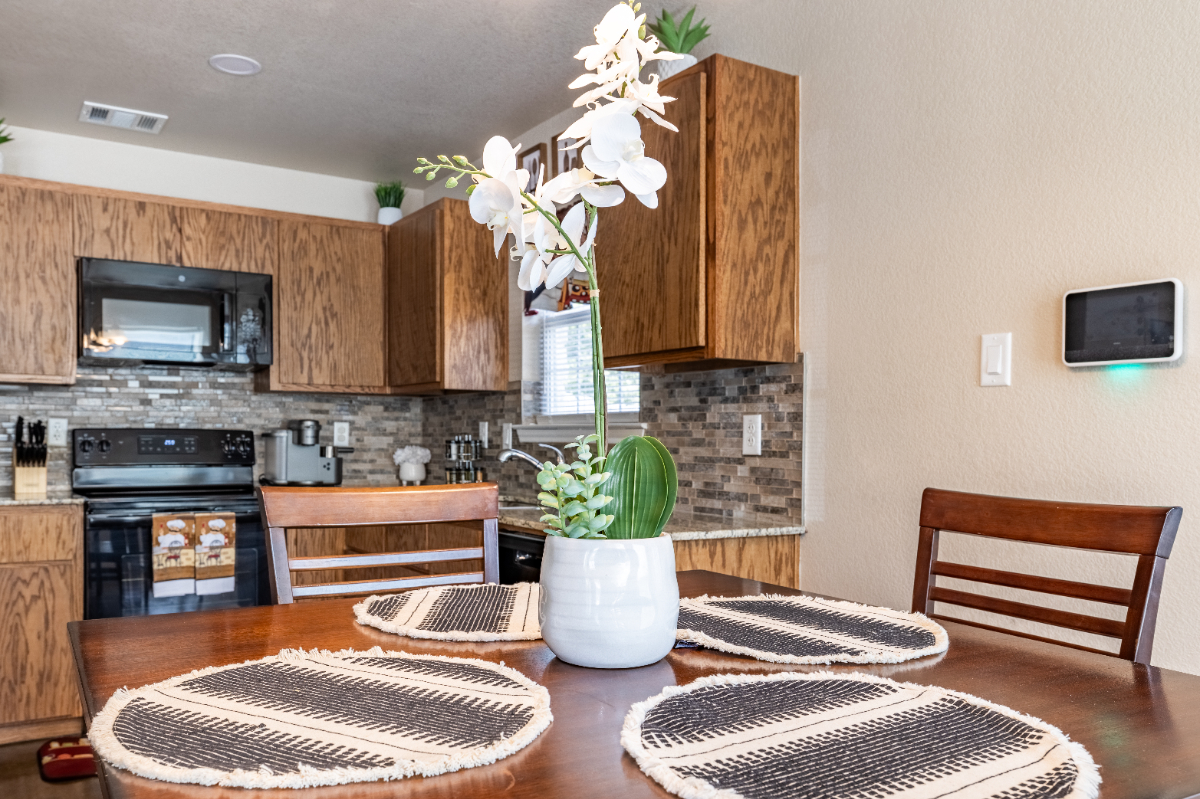 Bright and Inviting 3-Bedroom Apartment with All the Essentials and Outdoor Spaces - Photo 9