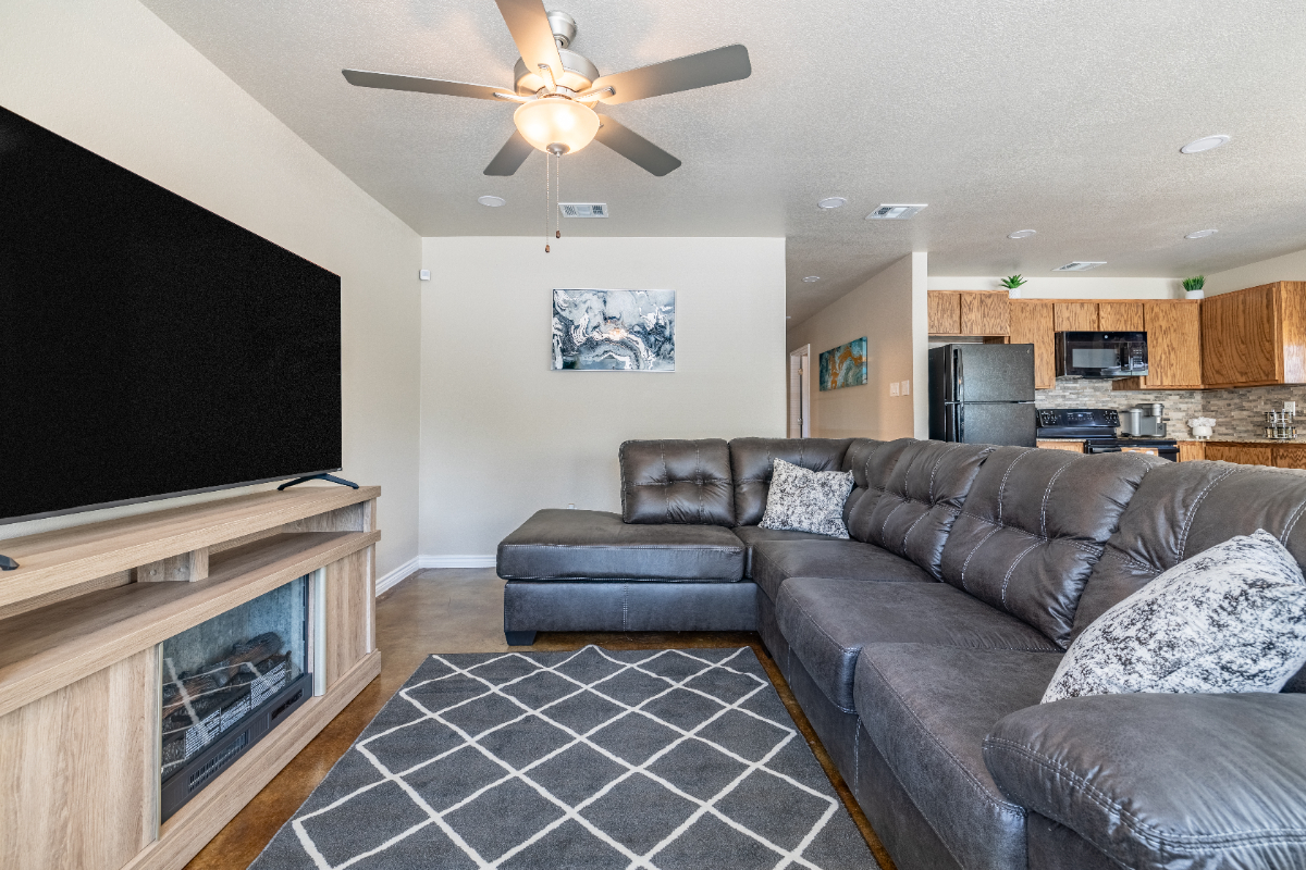 Bright and Inviting 3-Bedroom Apartment with All the Essentials and Outdoor Spaces - Photo 5