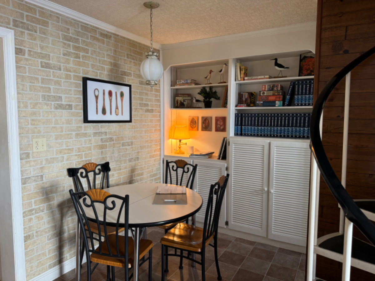 Multi-level home in heart of Kanawha City - Photo 8
