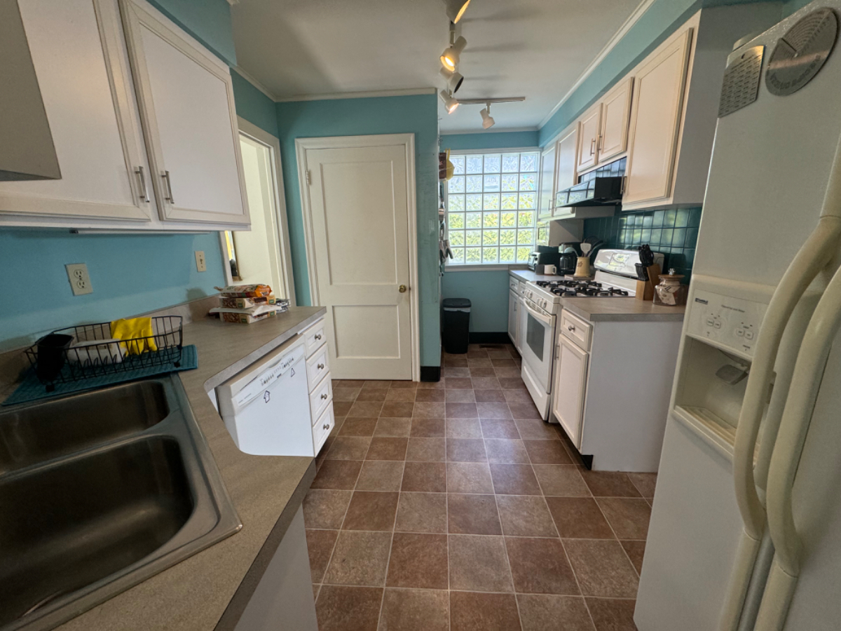 Multi-level home in heart of Kanawha City - Photo 6