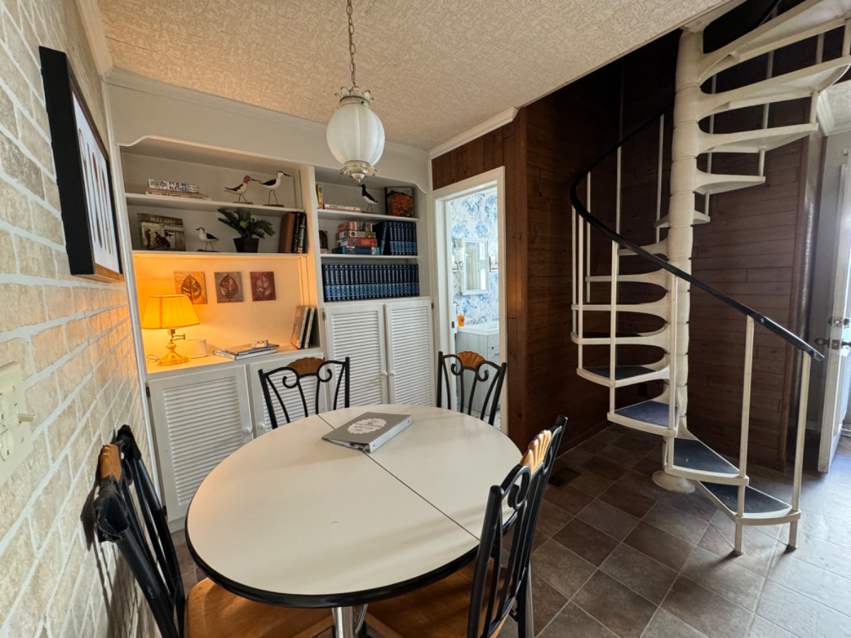 Multi-level home in heart of Kanawha City - Photo 10