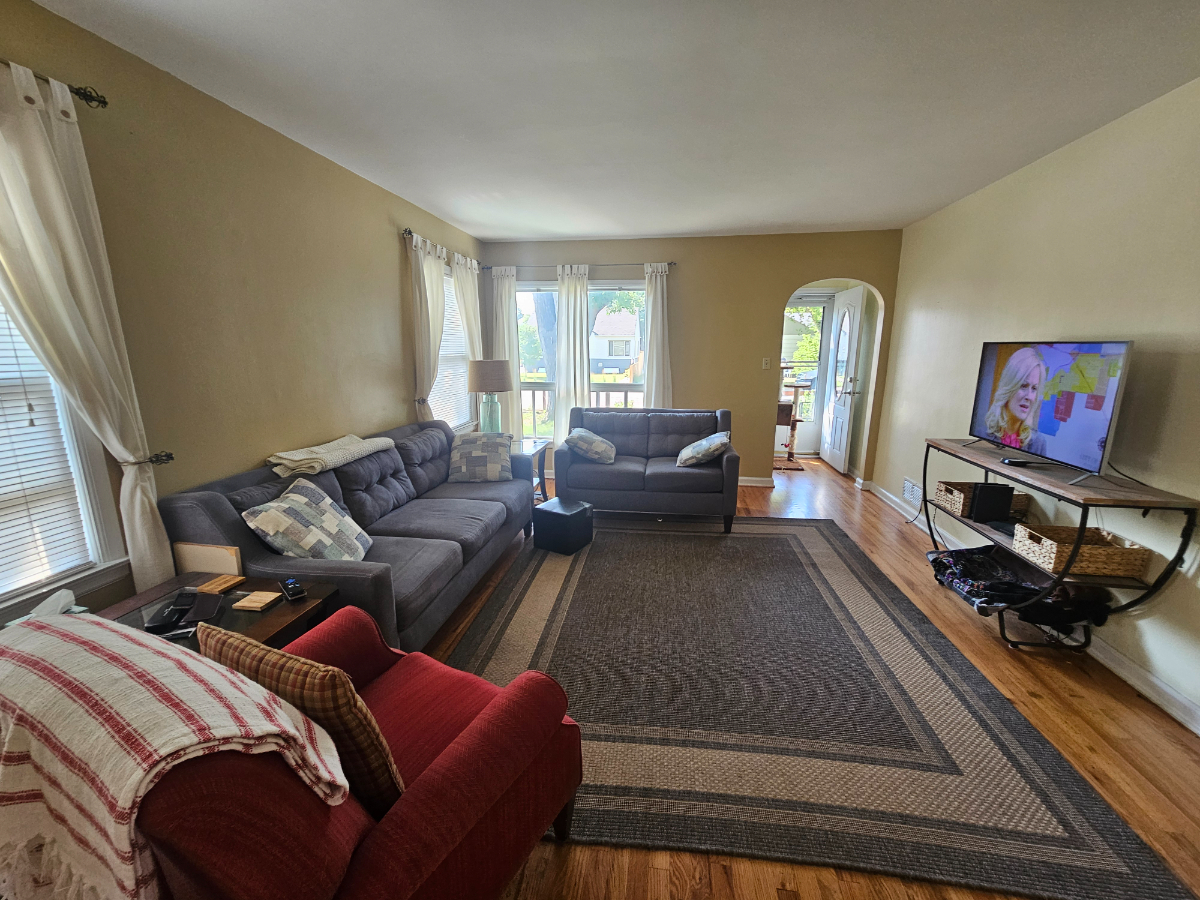 Charming Furnished 3-Bedroom Home, Quiet Neighborhood Near Pershing Blvd - Photo 7