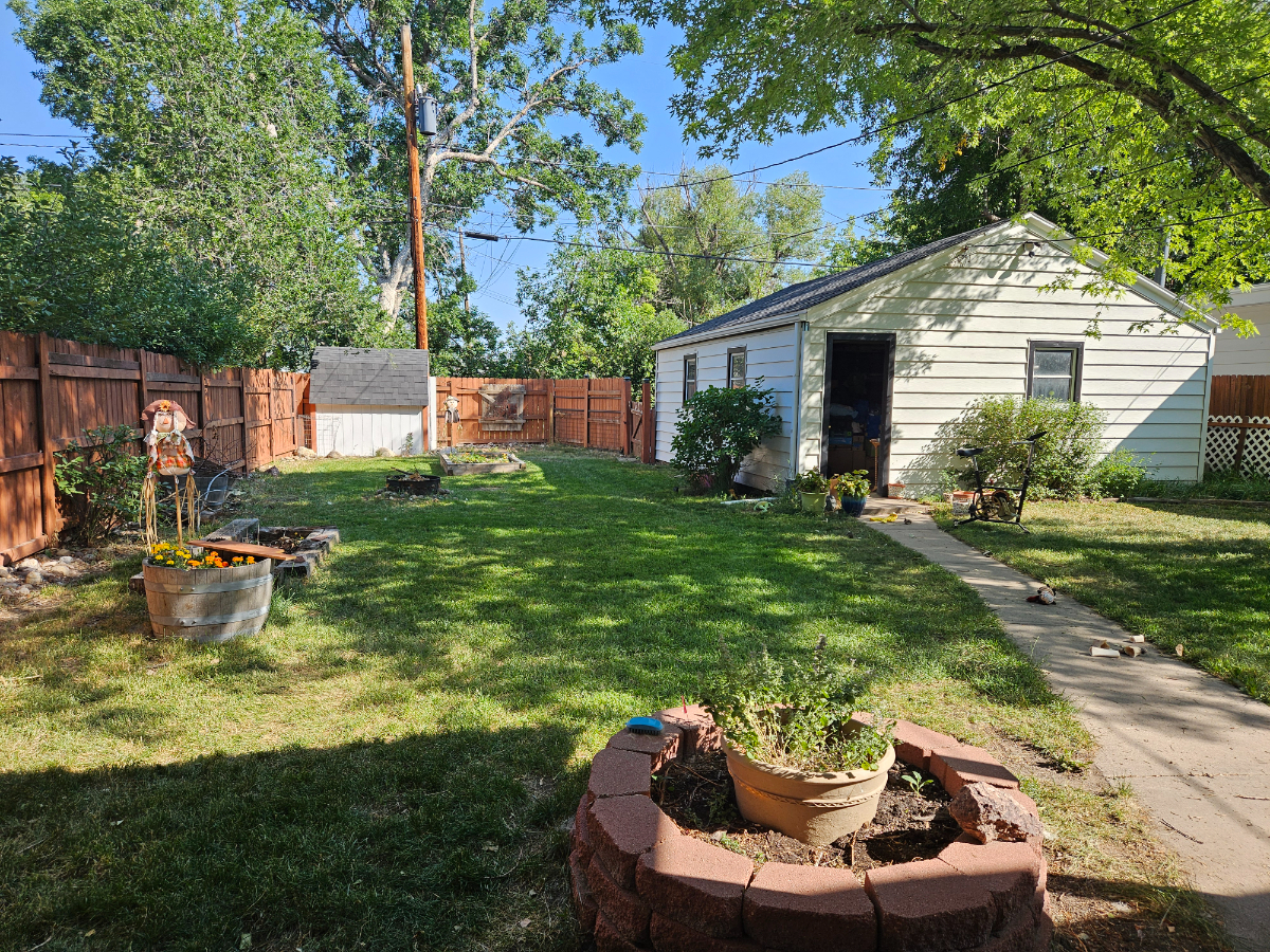 Charming Furnished 3-Bedroom Home, Quiet Neighborhood Near Pershing Blvd - Photo 5