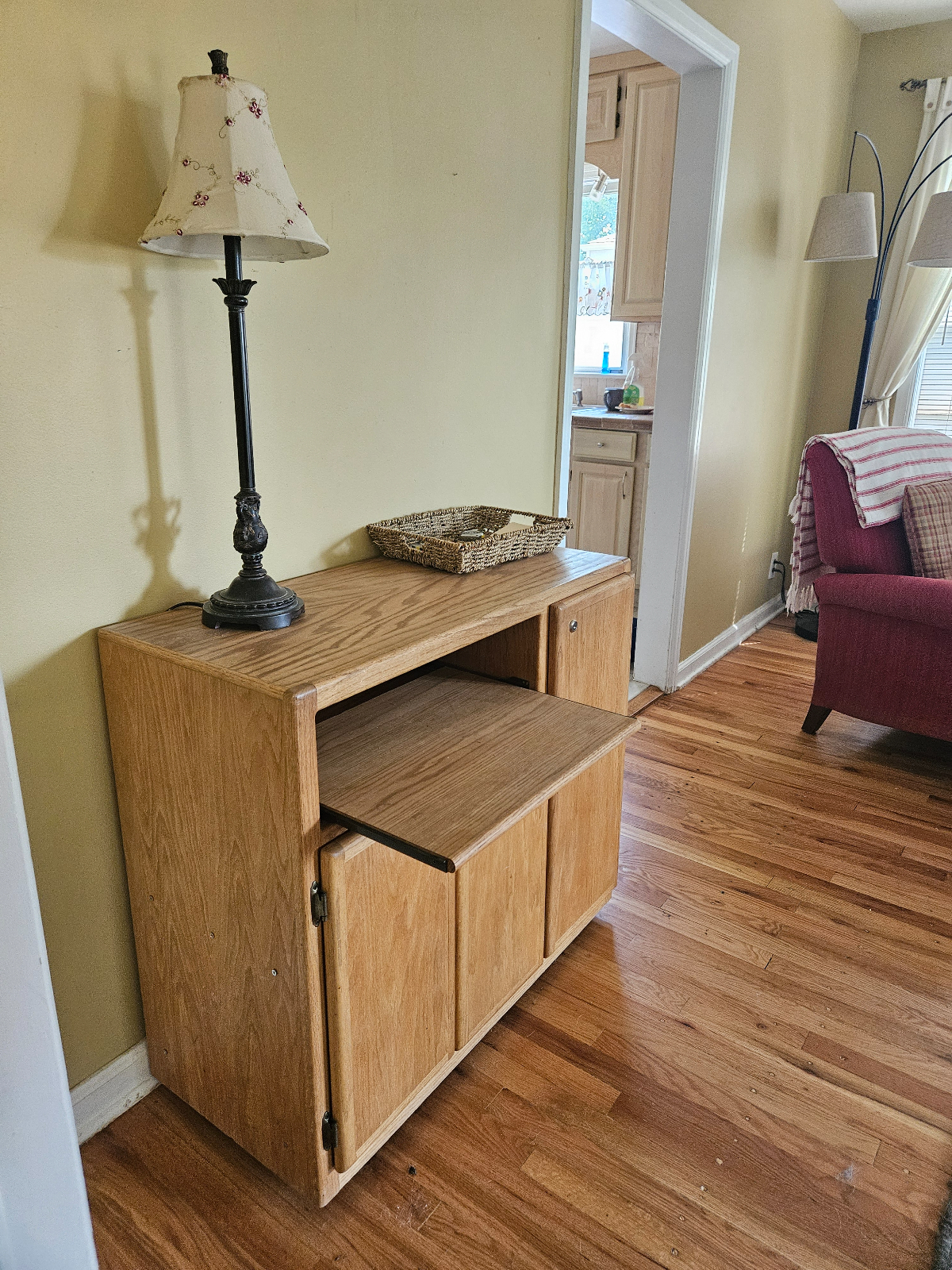Charming Furnished 3-Bedroom Home, Quiet Neighborhood Near Pershing Blvd - Photo 11