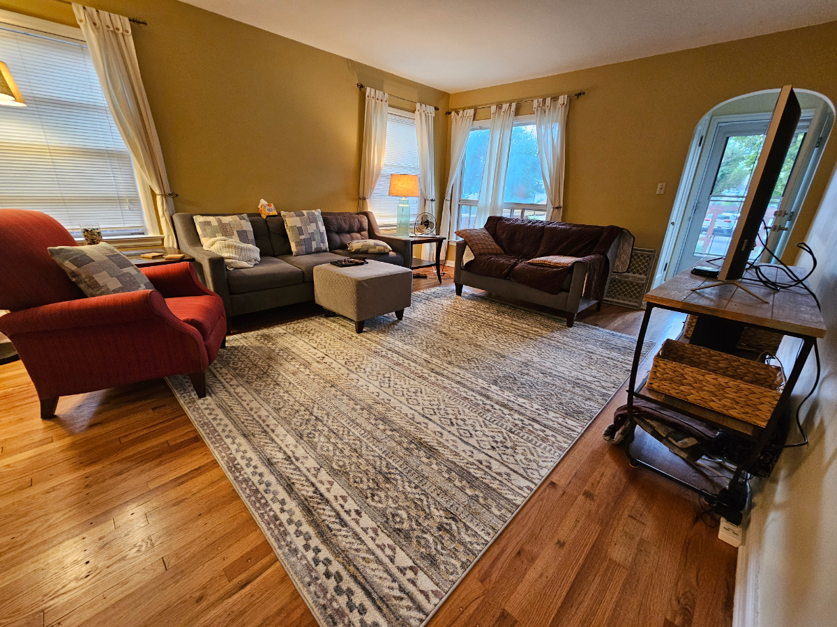 Charming Furnished 3-Bedroom Home, Quiet Neighborhood Near Pershing Blvd - Photo 10