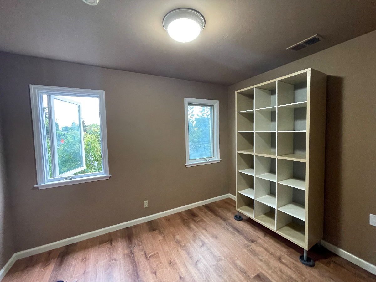 Cozy Upstairs Bedroom- Great Amenities -Room 2