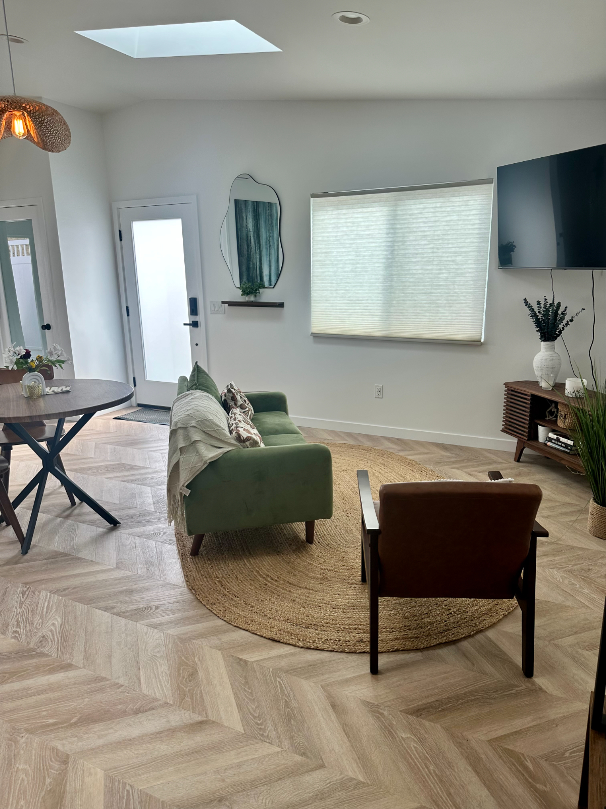 Bright Private ADU - Fully Furnished ,Utilities Included , Remote Worker Friendly - Photo 3