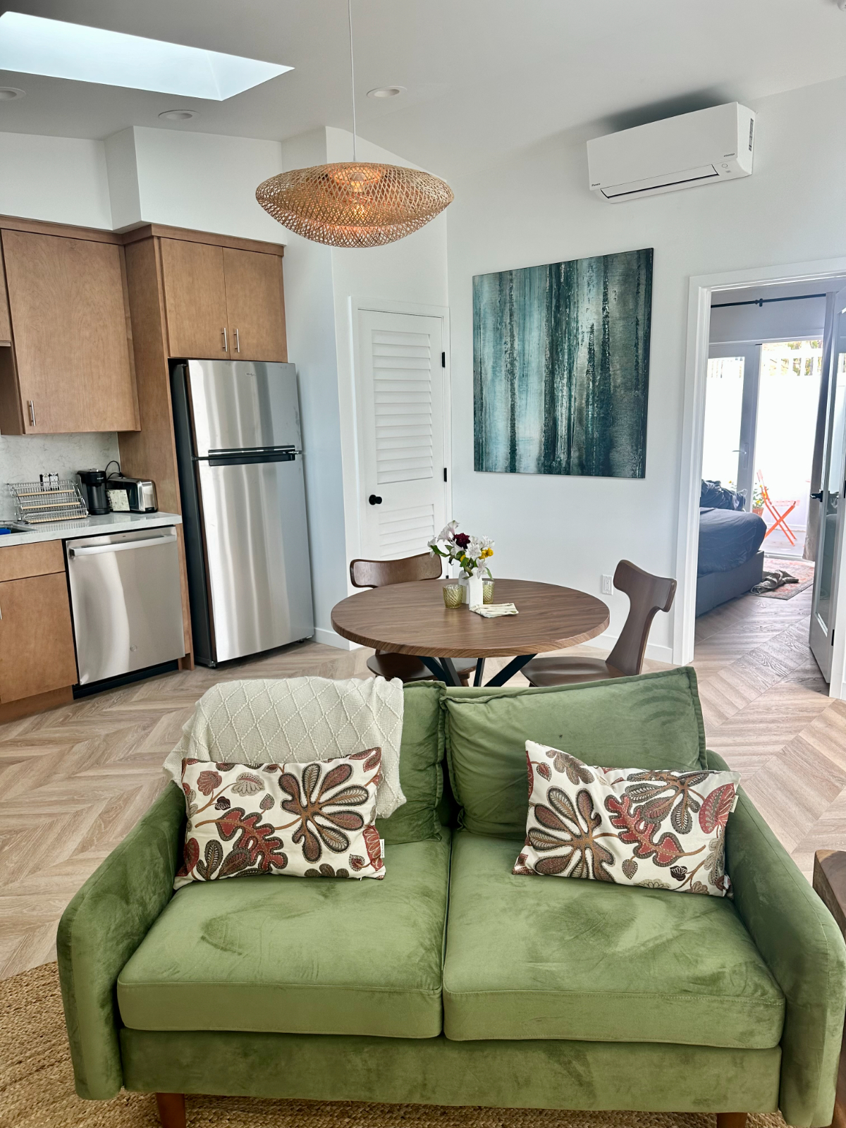 Bright Private ADU - Fully Furnished ,Utilities Included , Remote Worker Friendly - Photo 4