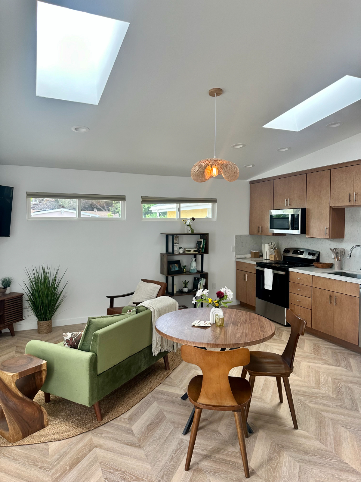 Bright Private ADU - Fully Furnished ,Utilities Included , Remote Worker Friendly - Photo 5