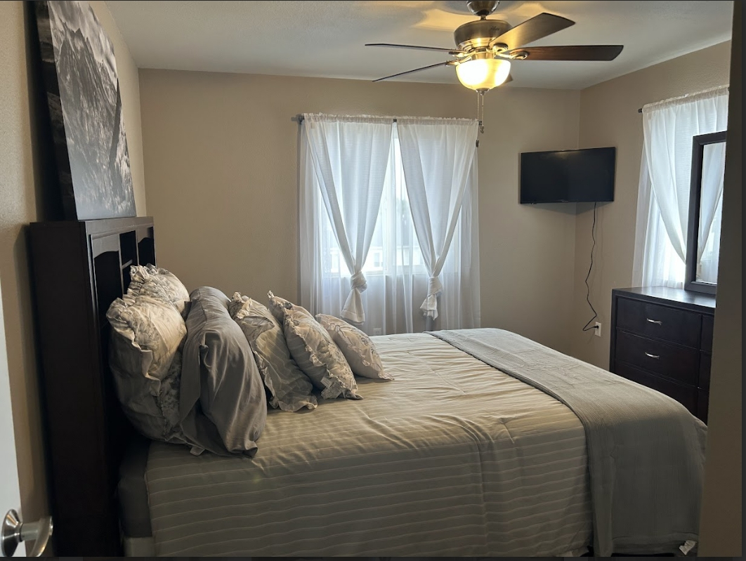 Modern  4Bed 4Bath Townhouse - Photo 10