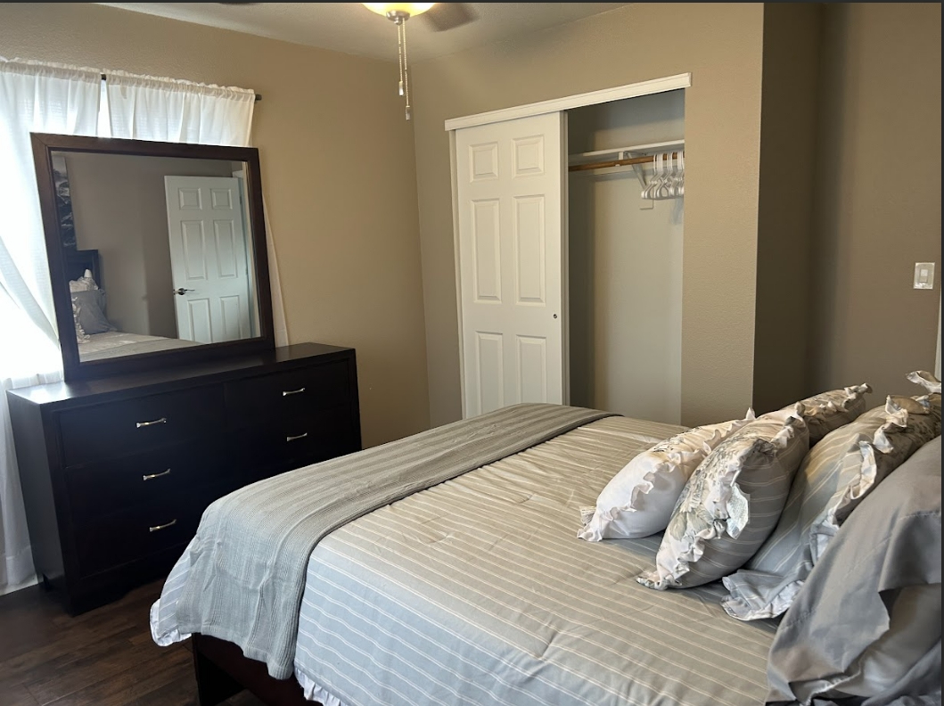 Modern  4Bed 4Bath Townhouse - Photo 11