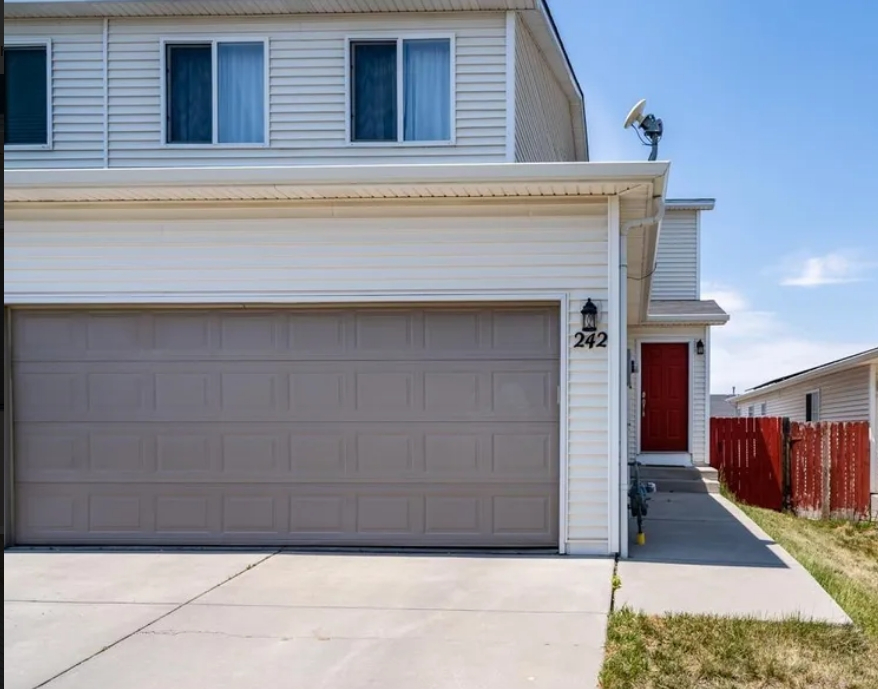 Modern 4Bed 4Bath Townhouse - Photo 1