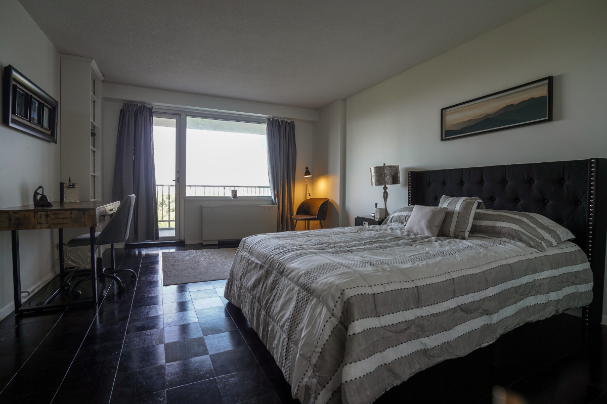 Cozy Queen Size Bedroom