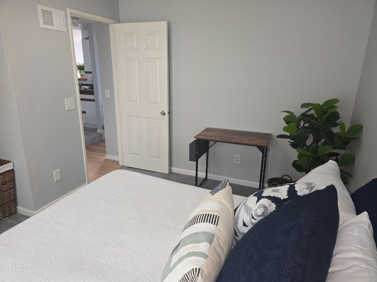 Scripps Ranch. Awesome view and cozy. Garage parking. Great location. - Photo 3