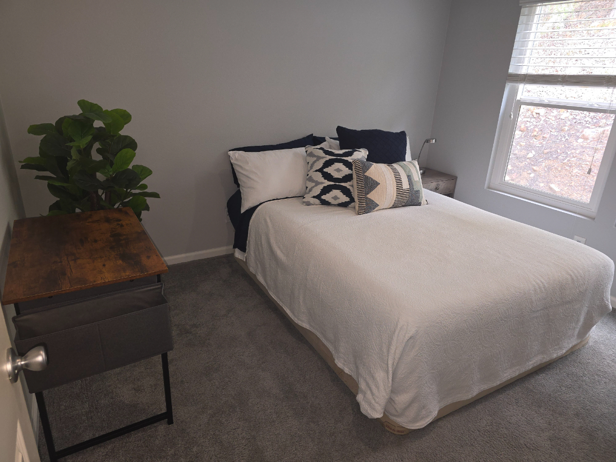 Scripps Ranch. Awesome view and cozy. Garage parking. Great location. - Photo 2