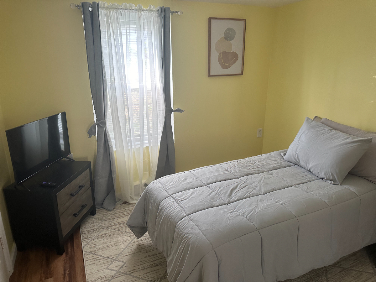 Bright & Inviting Rooms in Atlantic City Contemporary Comfort with Queen/Full Options, Shared Bath & Fully Equipped Kitchen - Steps from Transportation Room 3