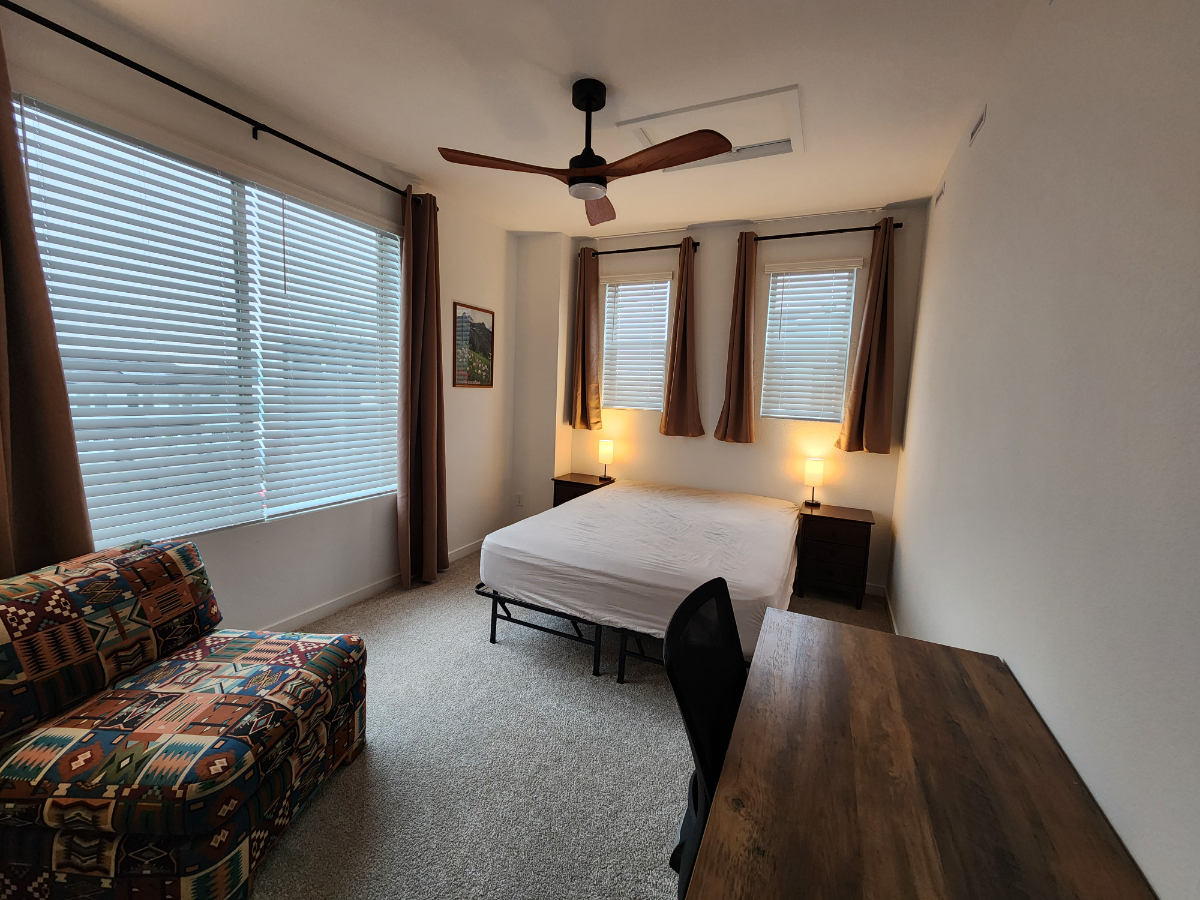 Embrace Comfort and Convenience - Luxurious Rooms With Great Amenities in Central Location Room 2
