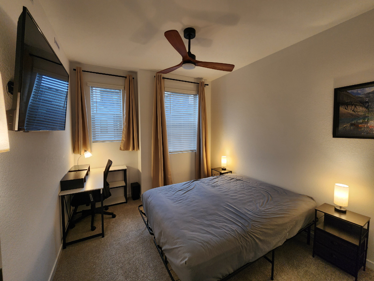Embrace Comfort and Convenience - Luxurious Rooms With Great Amenities in Central Location Room 3