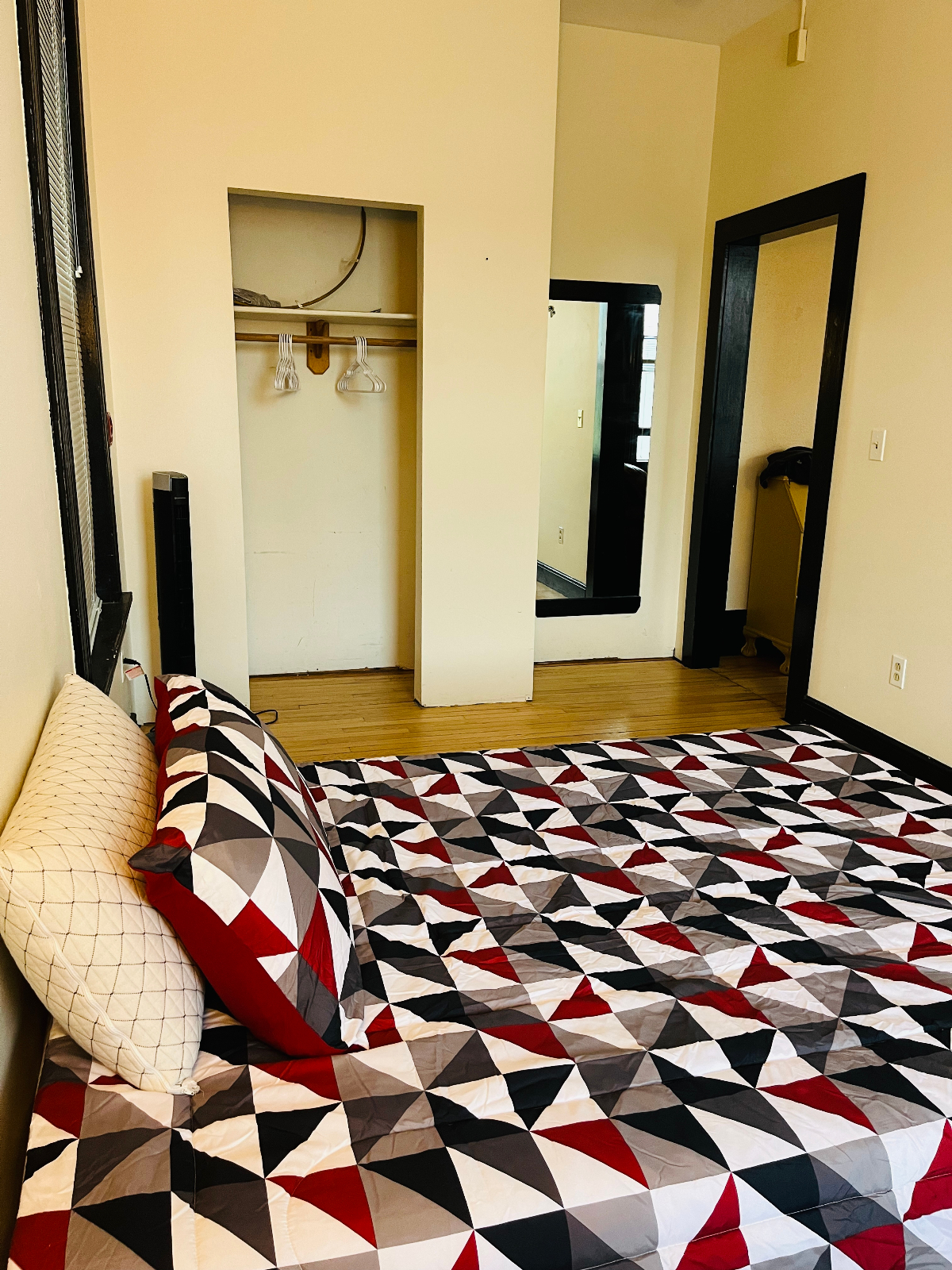 Furnished 1 bed/1 bath apartment in downtown Brattleboro - Photo 2