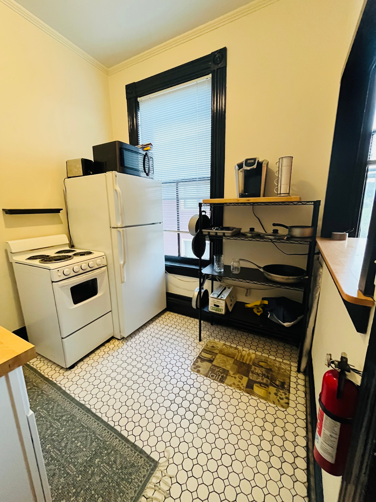 Furnished 1 bed/1 bath apartment in downtown Brattleboro - Photo 4