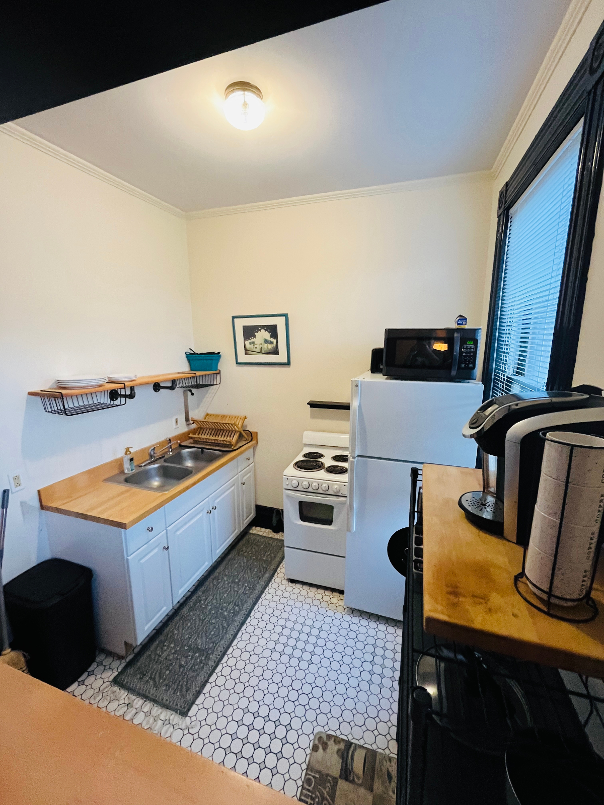 Furnished 1 bed/1 bath apartment in downtown Brattleboro - Photo 5