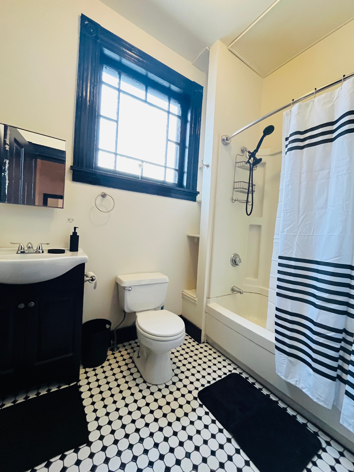 Furnished 1 bed/1 bath apartment in downtown Brattleboro - Photo 7
