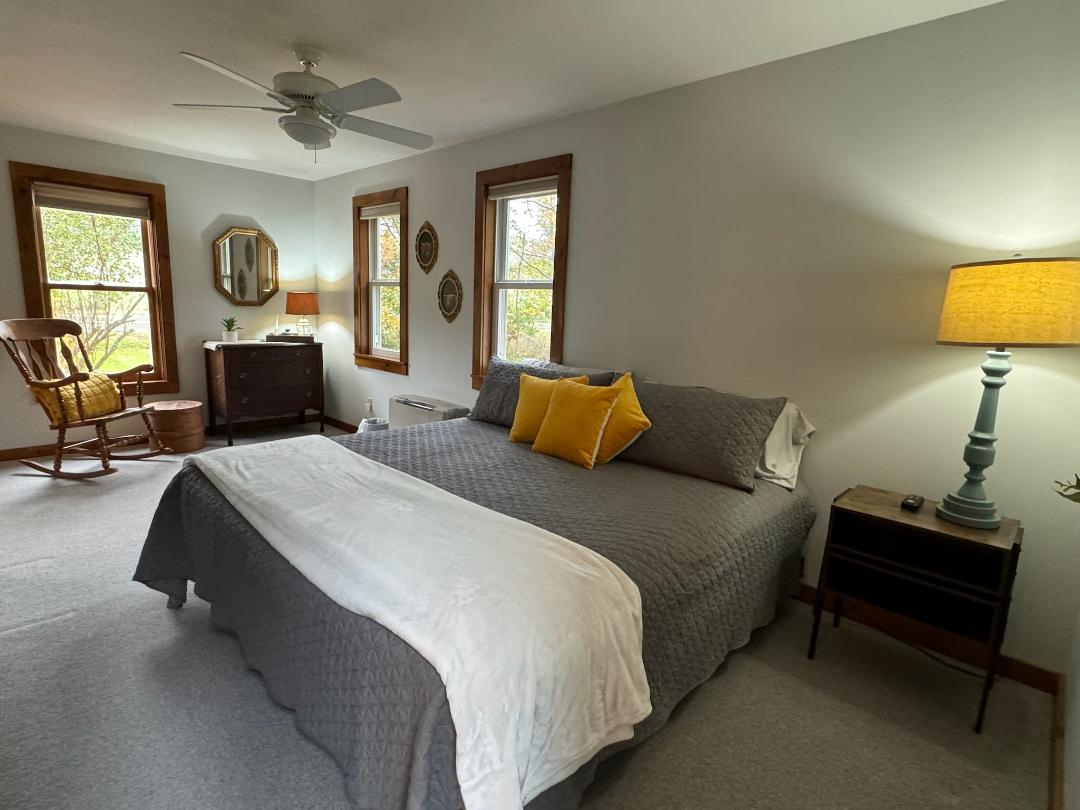 Comfortable Housing - Near Hospital and Downtown - Photo 1