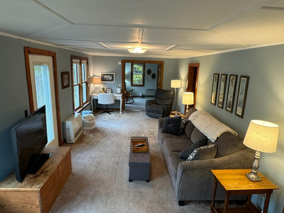 Comfortable Housing - Near Hospital and Downtown - Photo 2