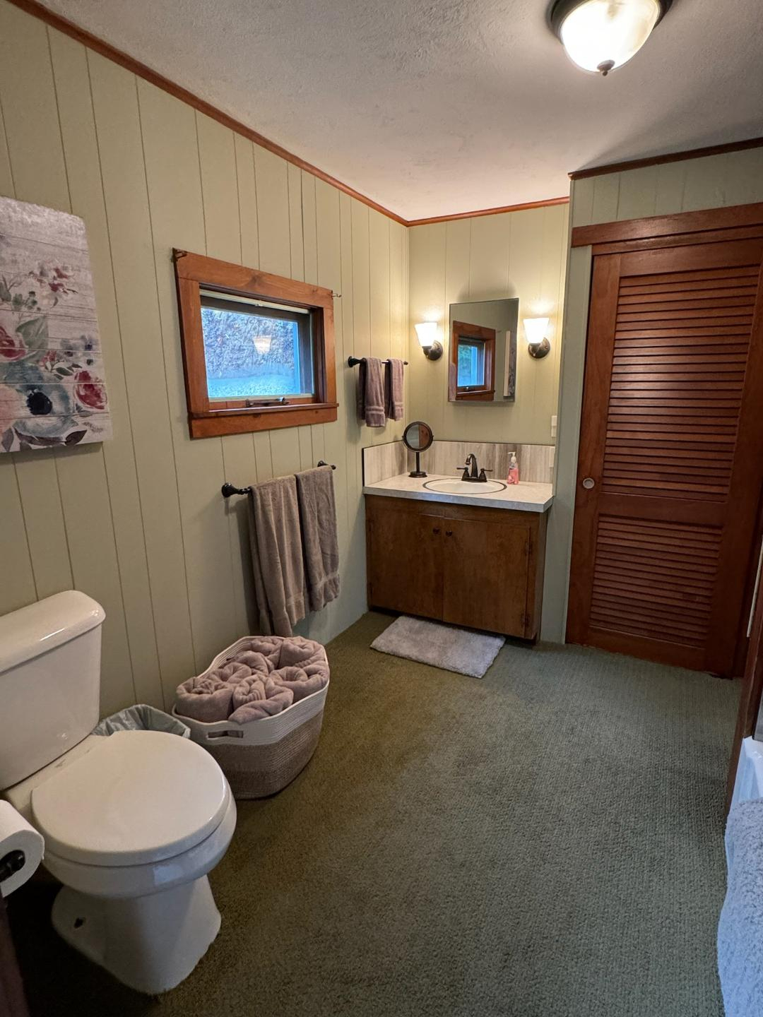 Comfortable Housing - Near Hospital and Downtown - Photo 5