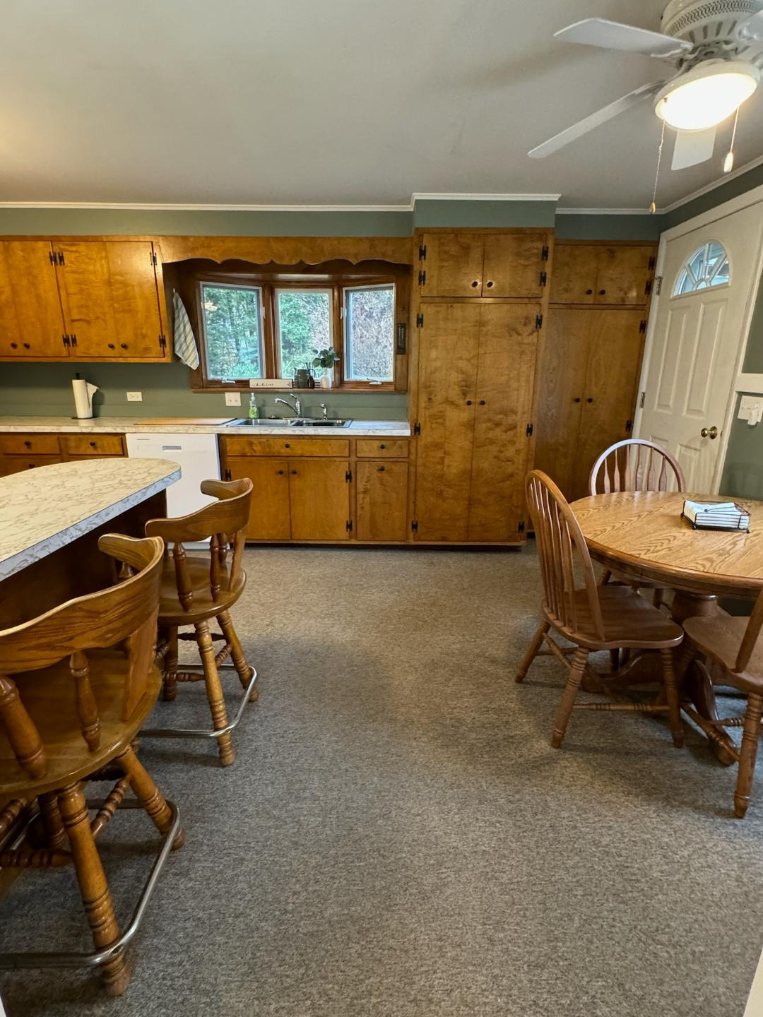 Comfortable Housing  - Near Hospital and Downtown - Photo 9