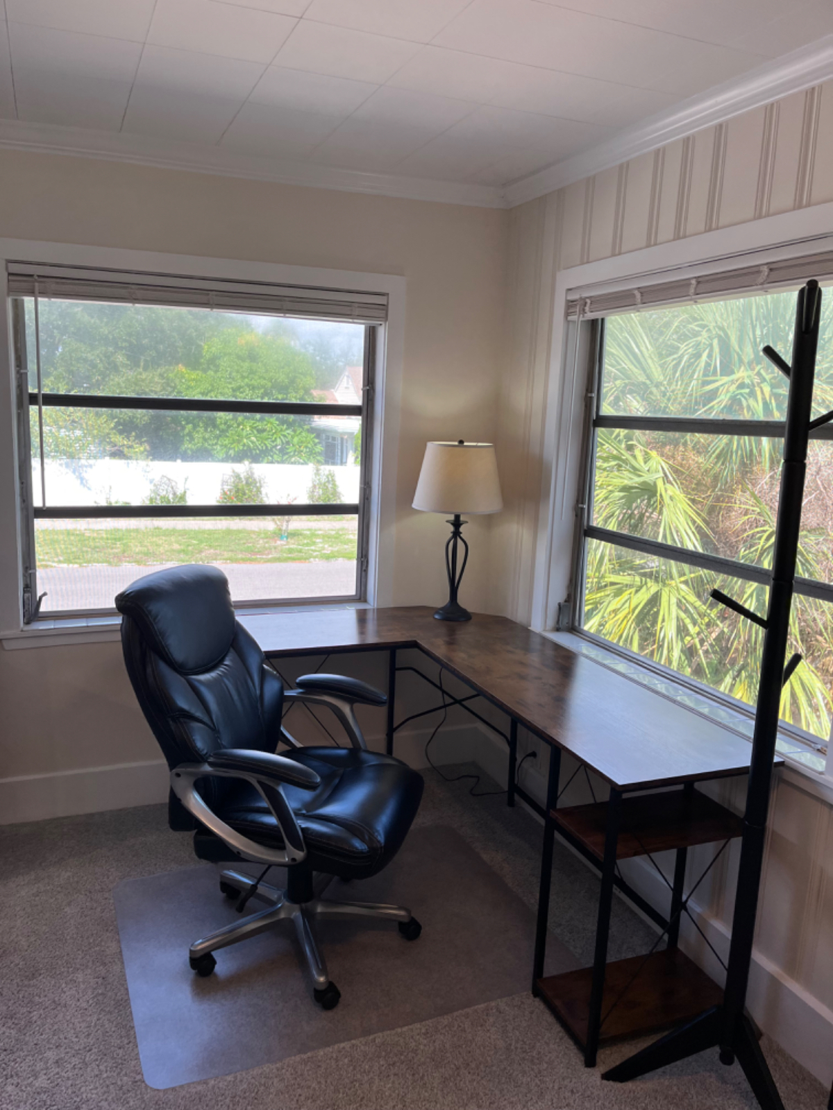 Clean and spacious studio apartment near downtown - Photo 5