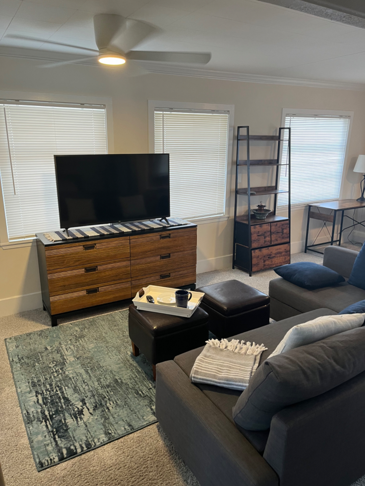 Clean and spacious studio apartment near downtown - Photo 6