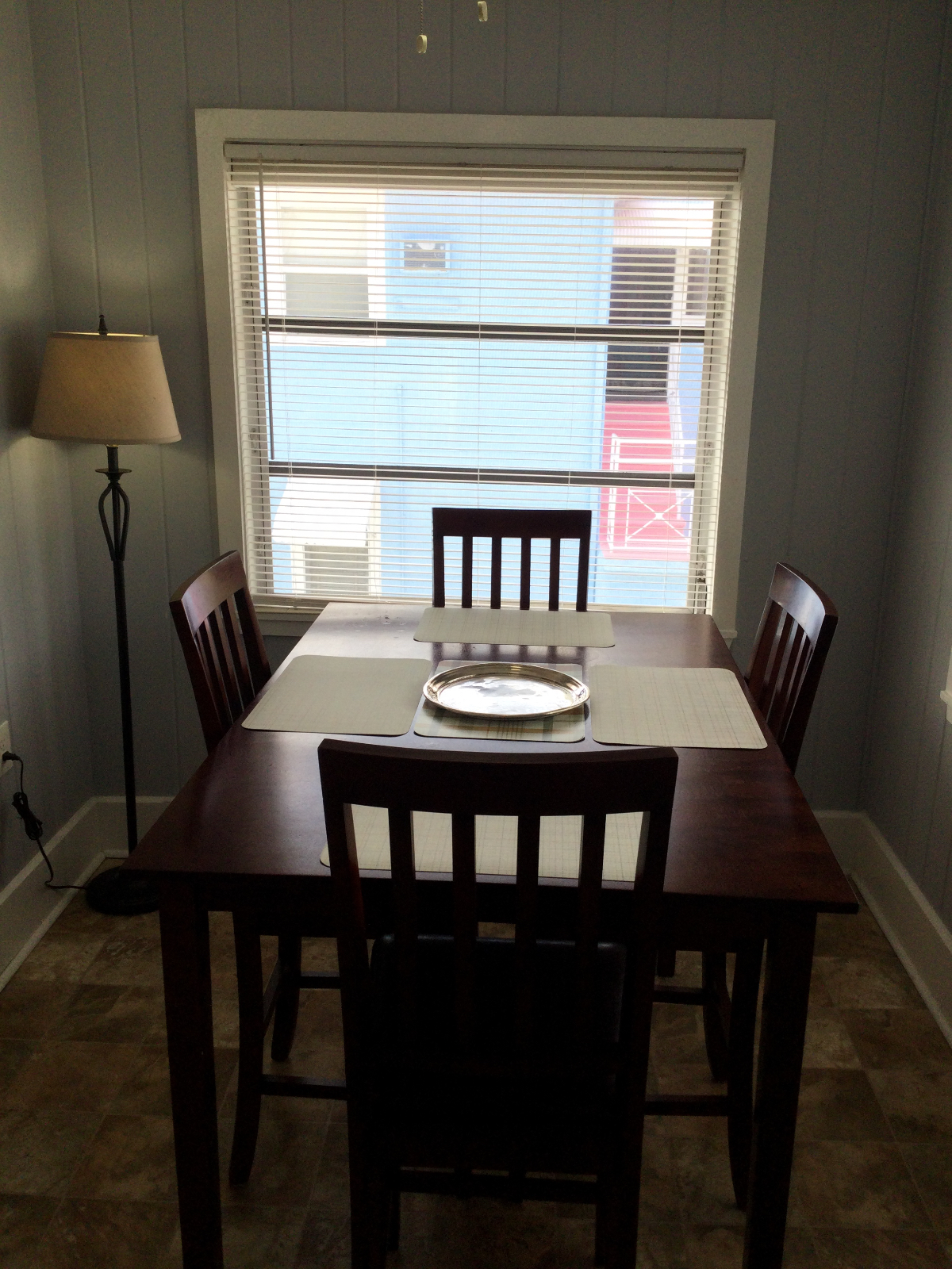 Clean and spacious studio apartment near downtown - Photo 9
