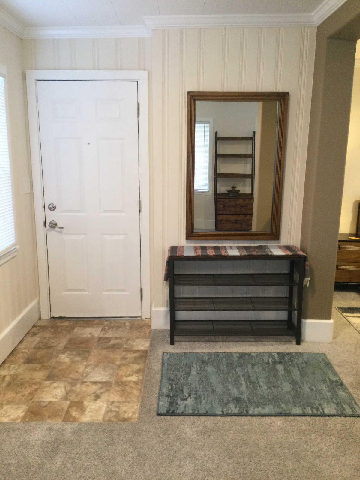 Clean and spacious studio apartment near downtown - Photo 2