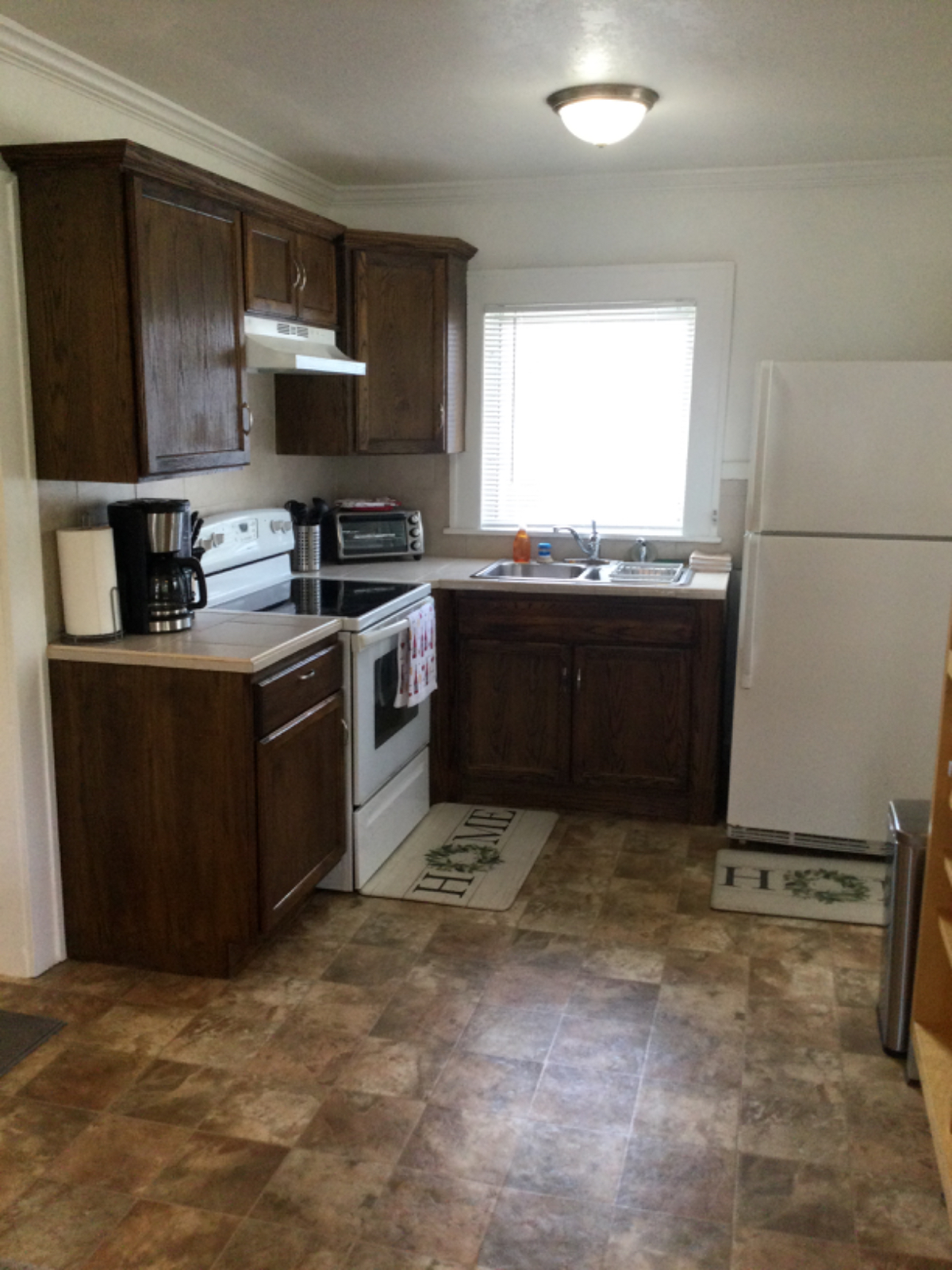 Clean and spacious studio apartment near downtown - Photo 12