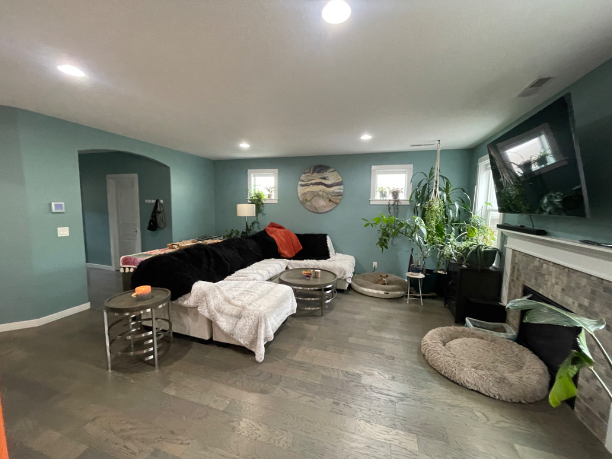 Cozy corner room with sunset views seeking occupant - Photo 4