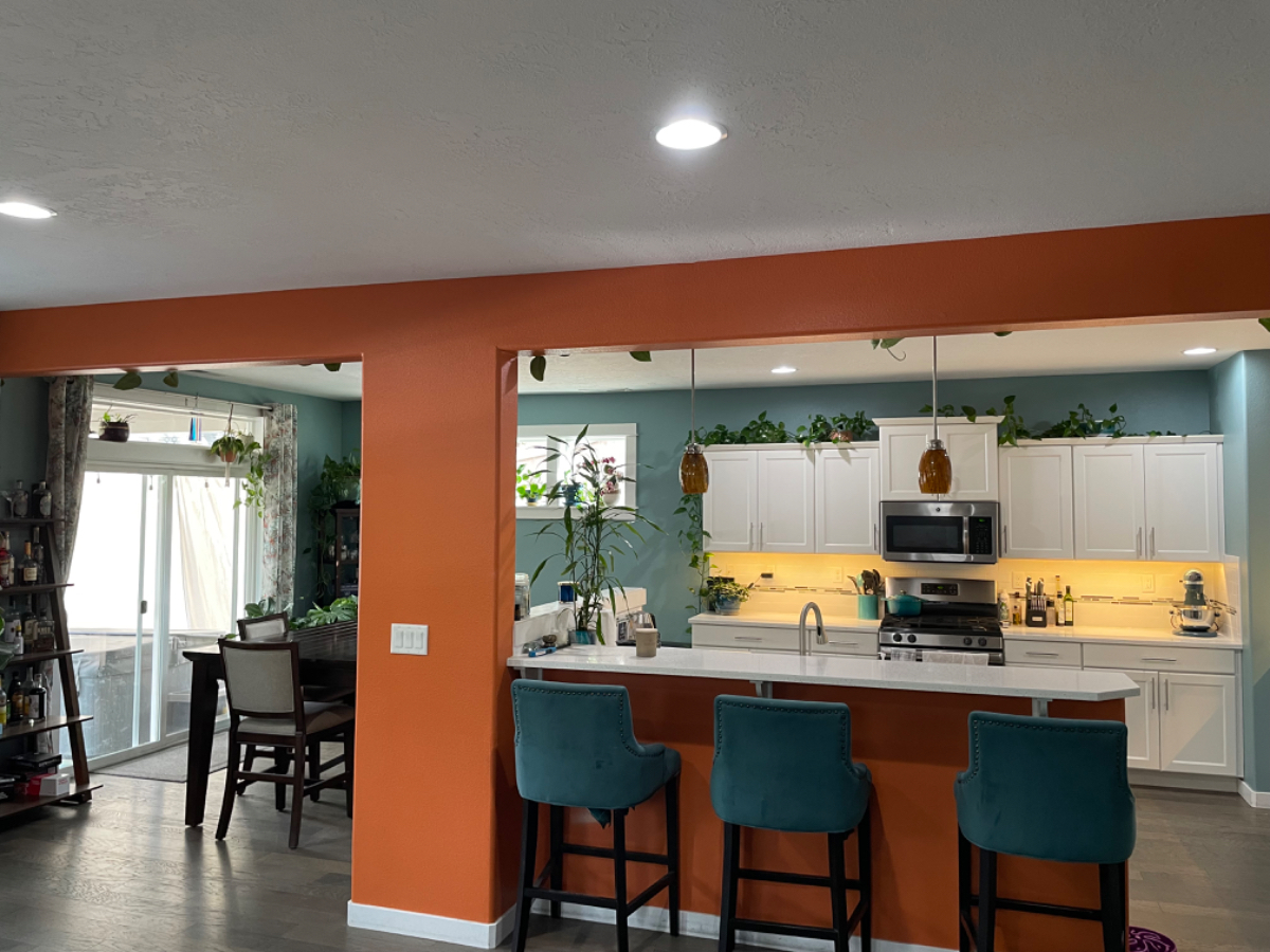 Cozy corner room with sunset views seeking occupant - Photo 6