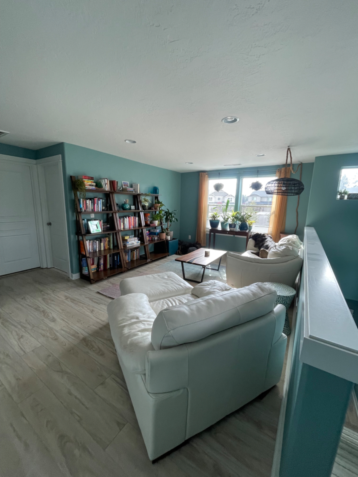 Cozy corner room with sunset views seeking occupant - Photo 3