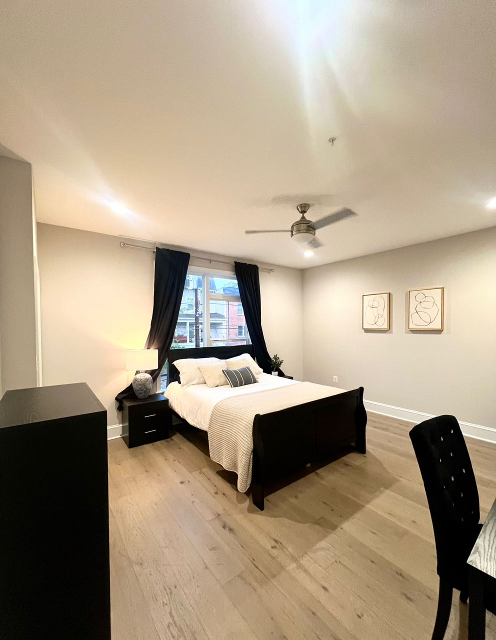 Fully furnished bedroom with shared bathroom in newly built home - Photo 2