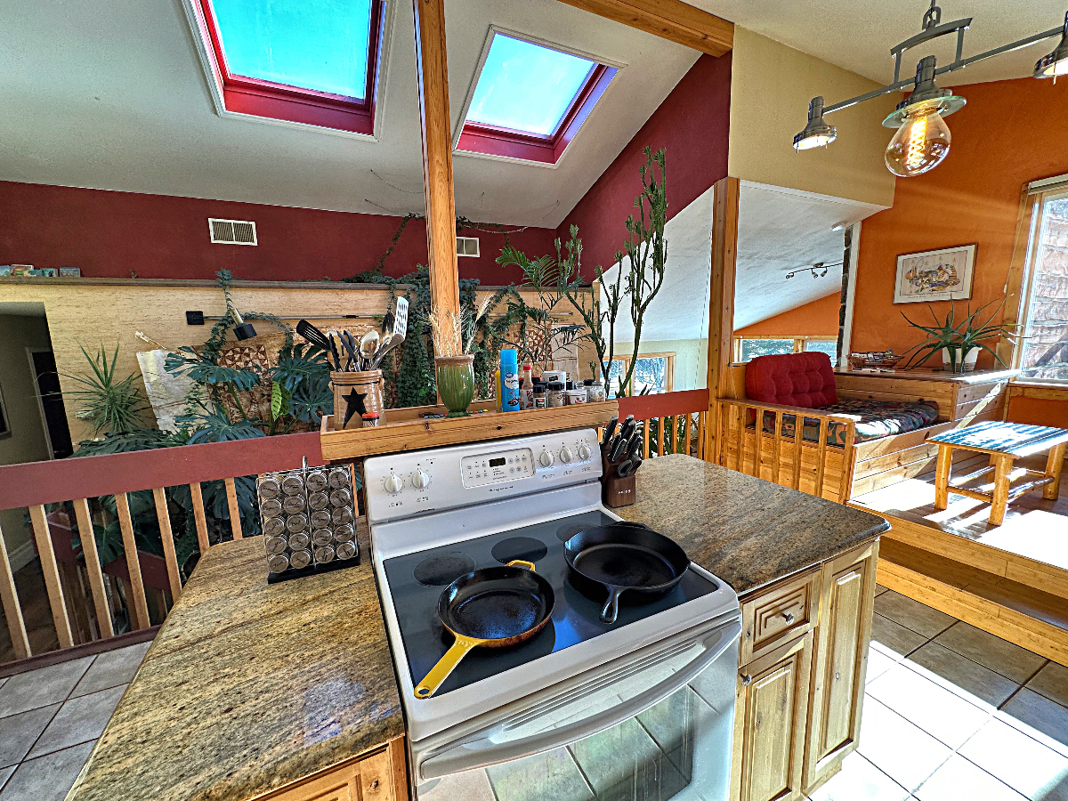 Mountainside Cabin on 5 acres - Ross Peak