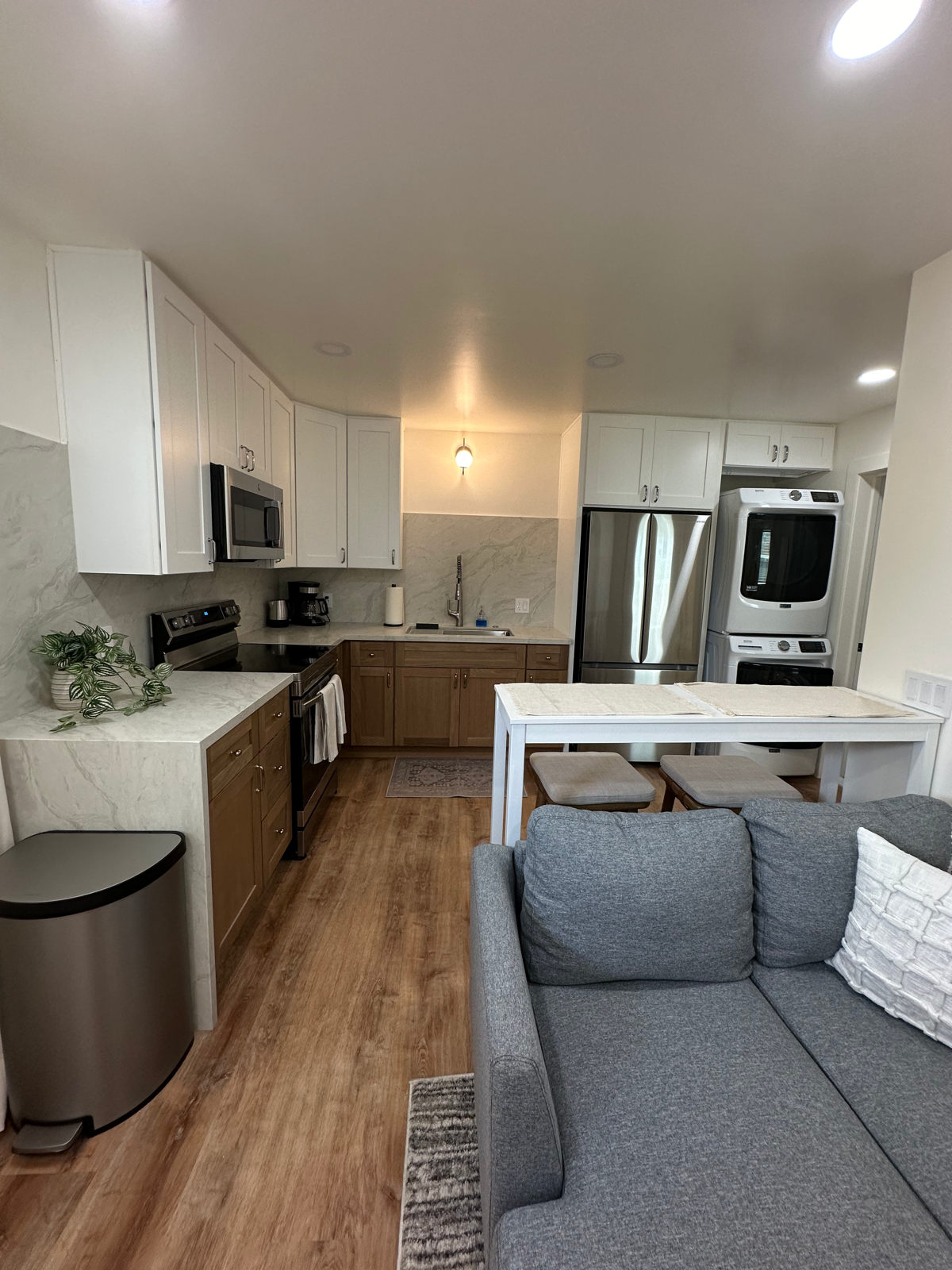 Unit A - brand new, modern, 1 b/1b, central SD