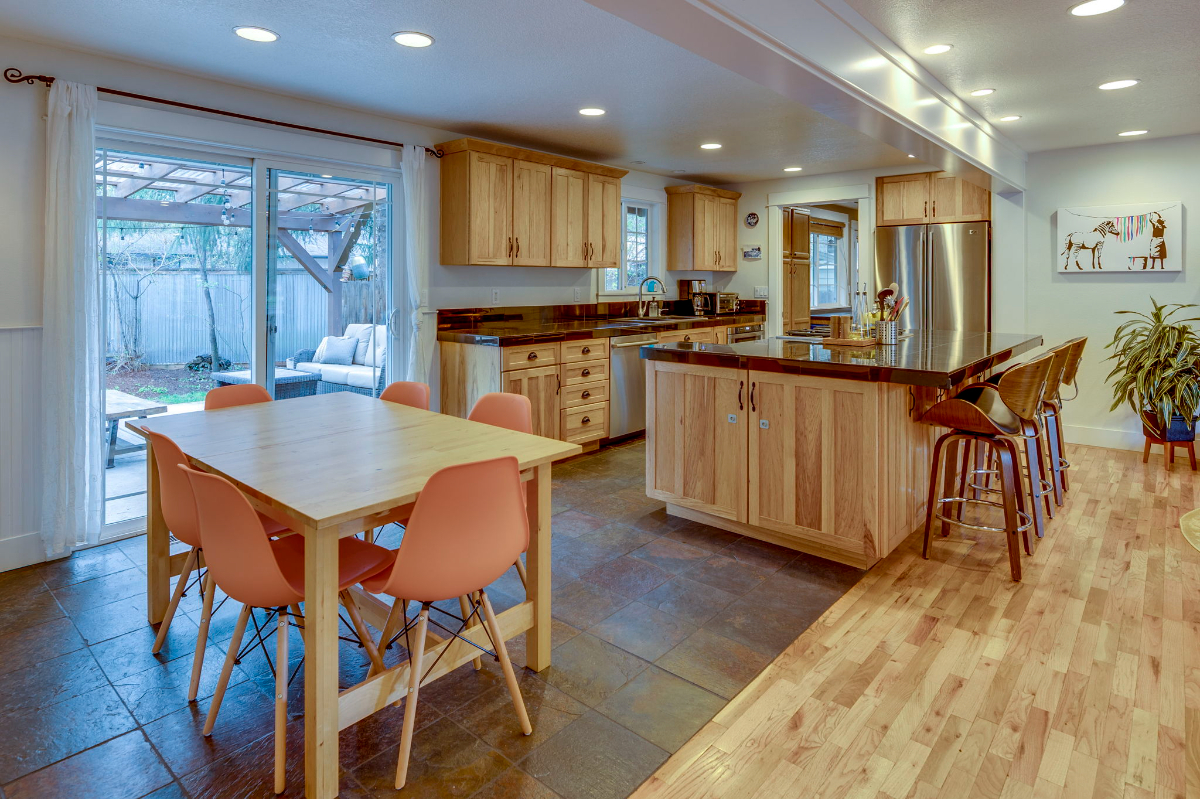 Lovely 4/2 Single Level Located in the Heart of Bend w/Hot Tub & Backyard Office - Photo 5