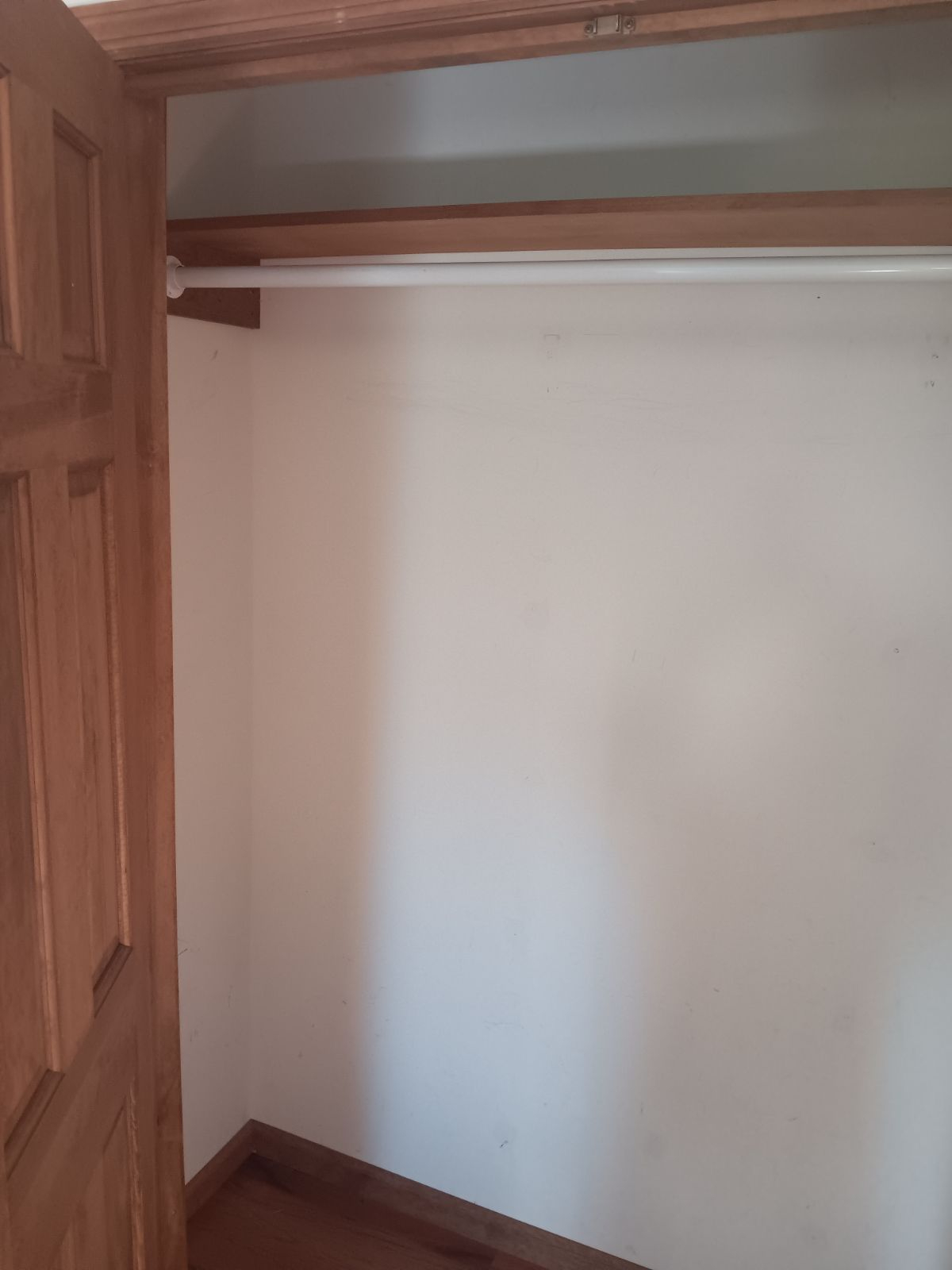 Discover Your Quiet Corner in Hampton - Private Room in a Spacious Home Close to Town - Photo 4