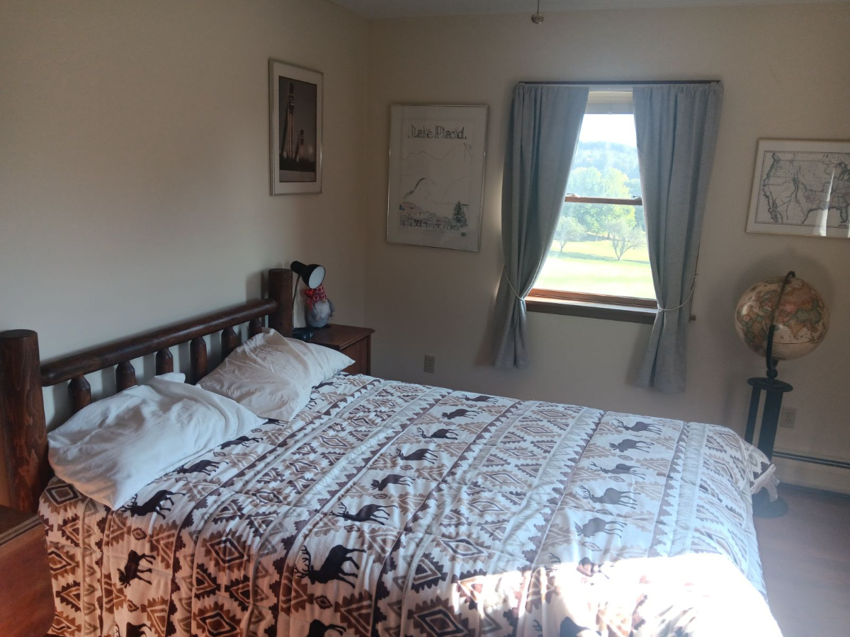 Discover Your Quiet Corner in Hampton - Private Room in a Spacious Home Close to Town - Photo 2