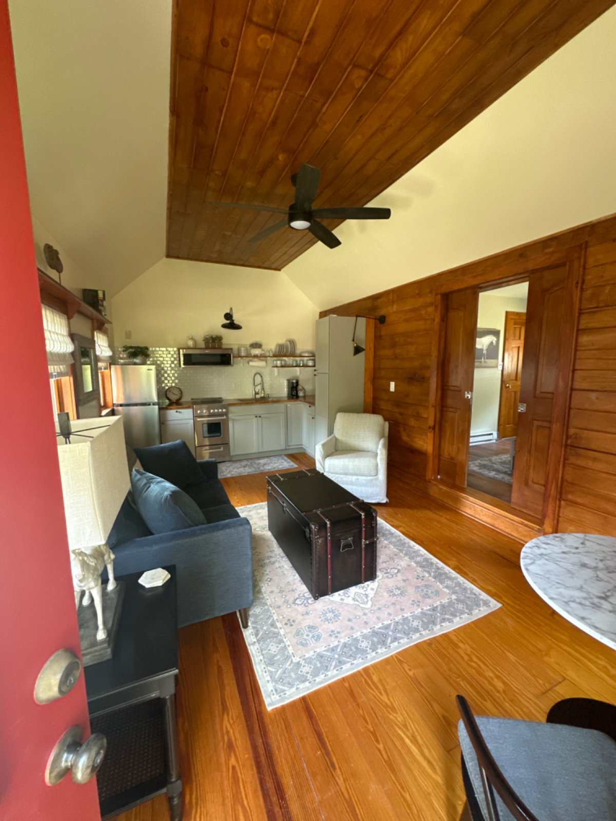 Welcome to Your Enchanting Cottage Retreat - Historic Private Estate with Lush Outdoor Spaces - Photo 2